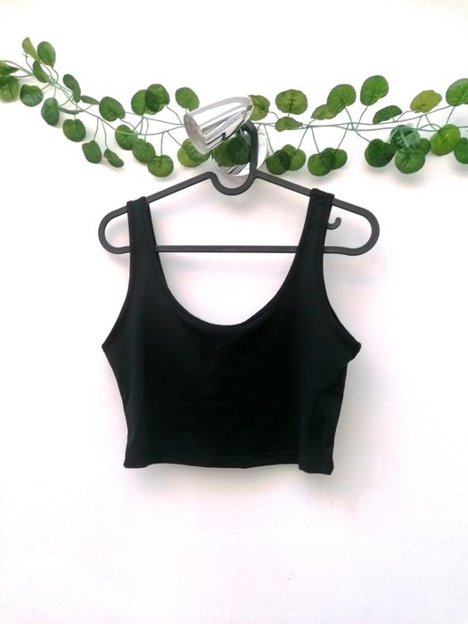 Top Preto Curto de Cavas