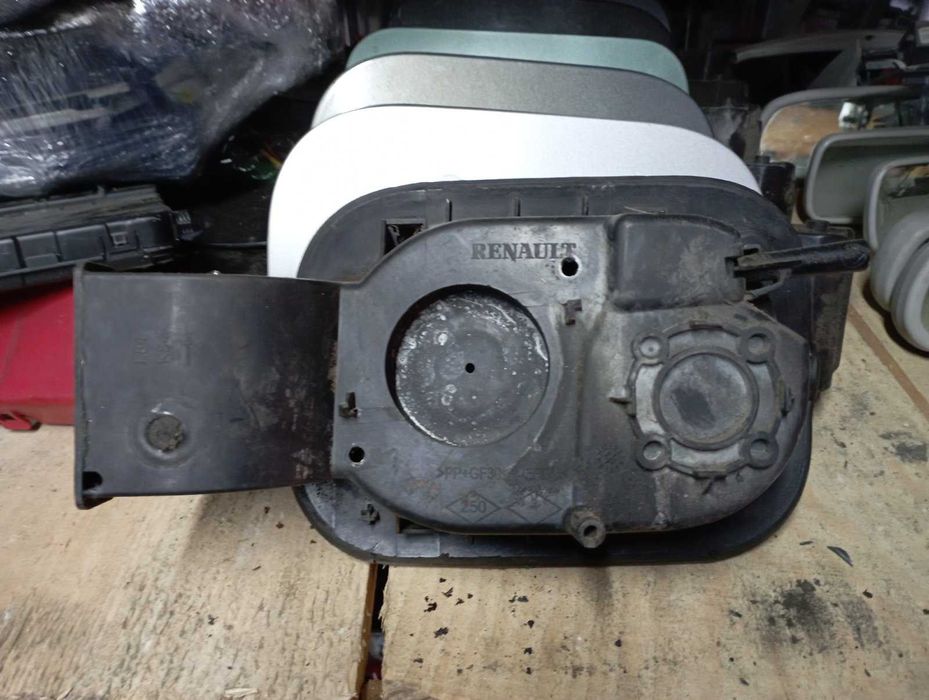 Лючок бака RENAULT MEGANE 2 2003-2009