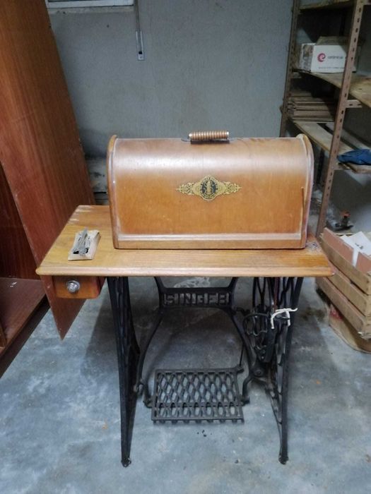 Máquina de costura antiga