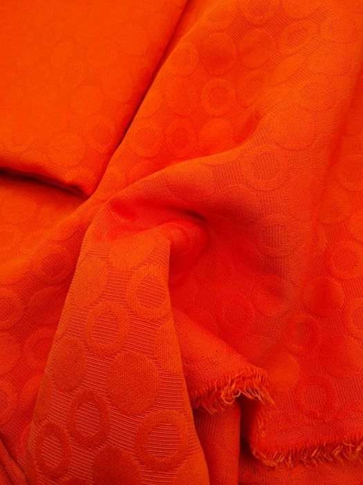 Tkanina koralowa szer.142 cm.