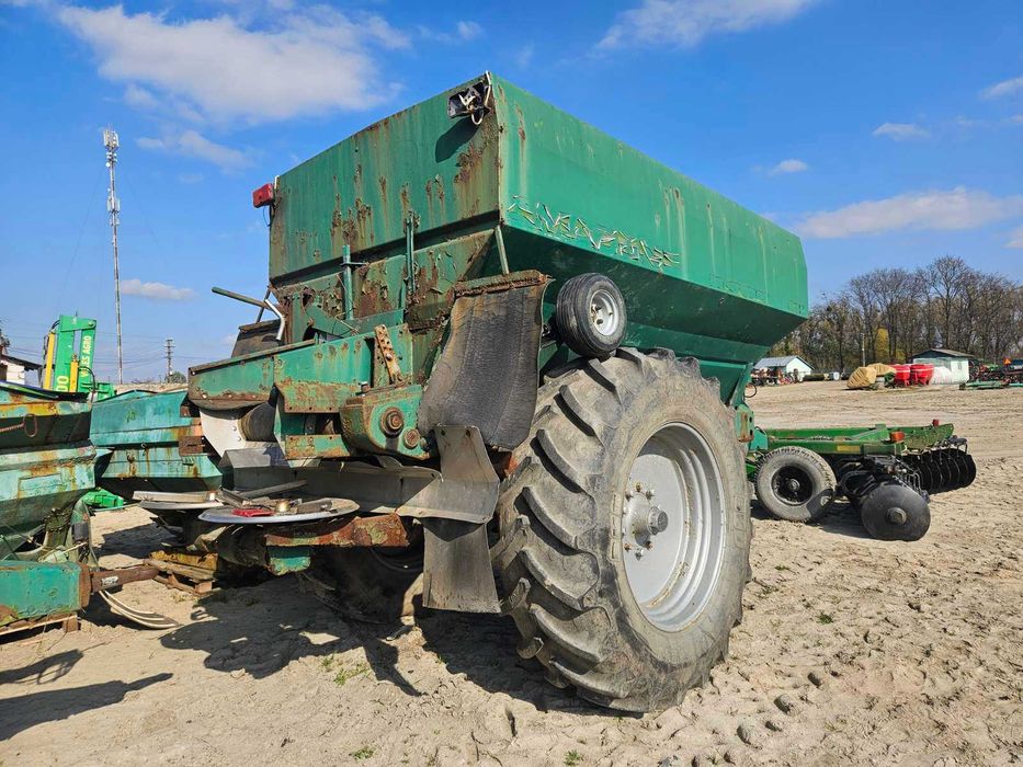 Розкидач добрив Amazone ZGВ-8200