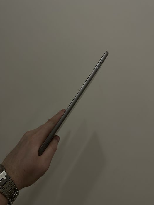 Apple iPad 6 (6th generation) Wi-Fi + LTE 128GB