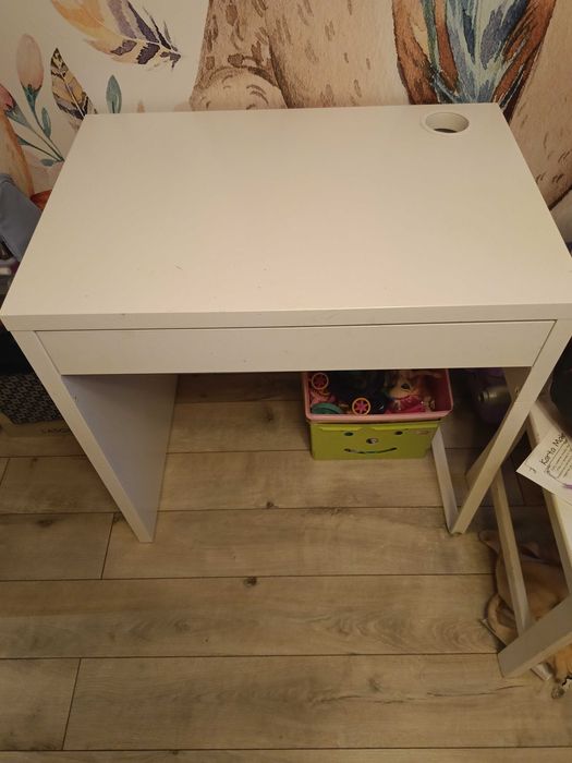 Białe biurko, Ikea