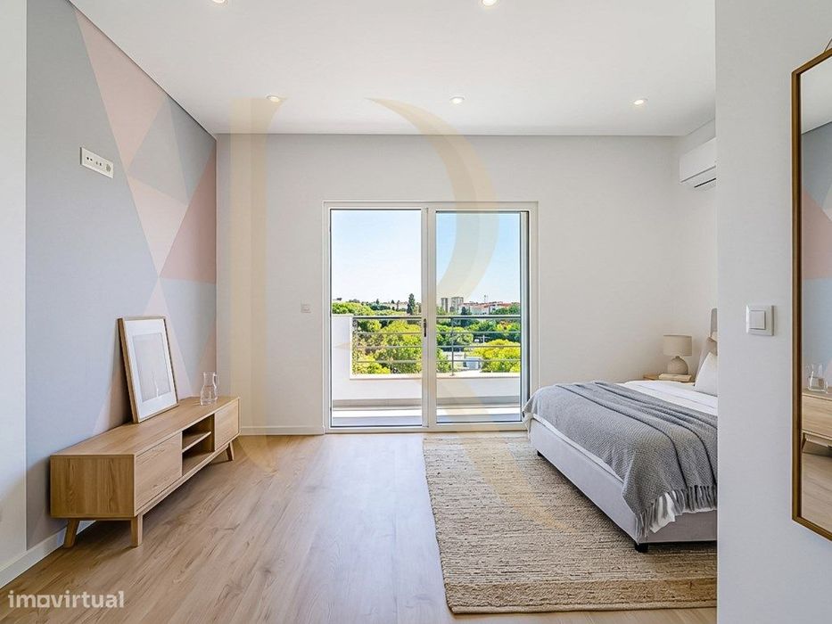 Apartamento novo T2 com elevador, parqueamento e arrecadação em con...