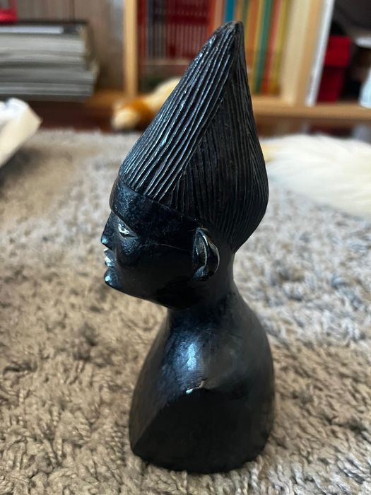 Peças africanas em madeira