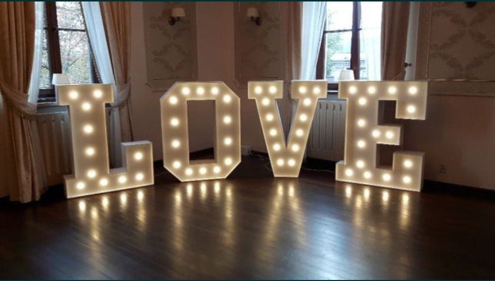Podświetlany napis LOVE