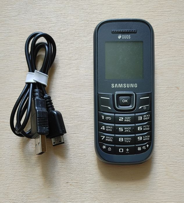 Samsung GT-E1202і  2 сим телефон