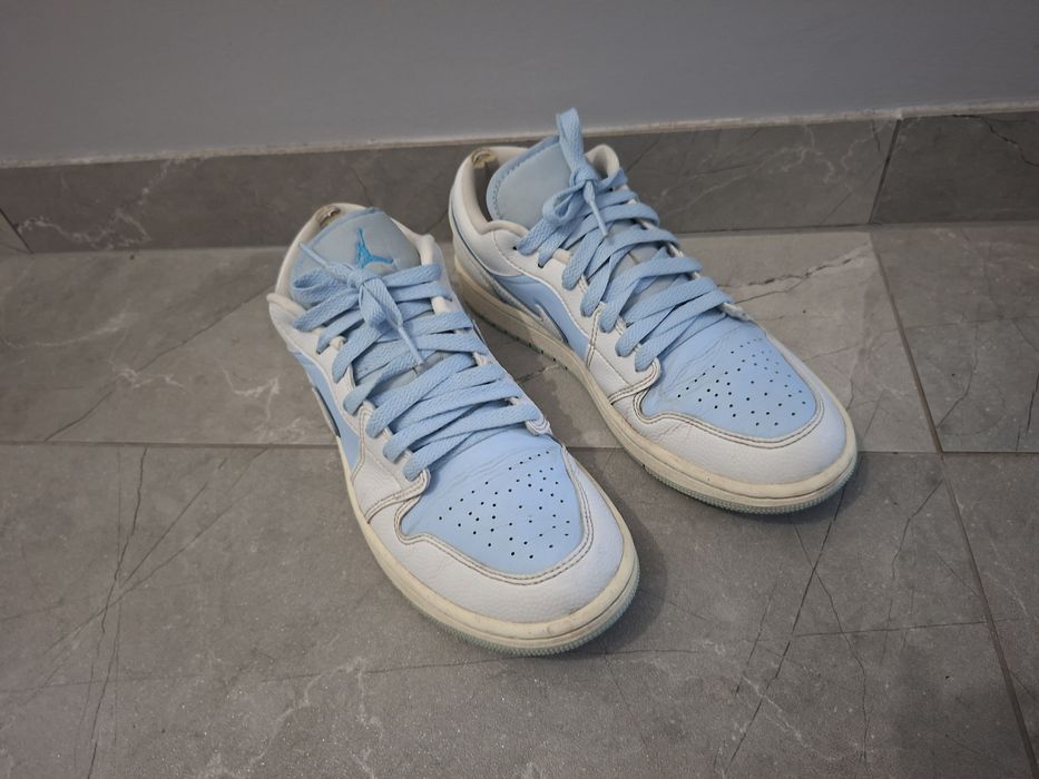 Nike Air Jordan 1 Low SE Reverse Ice Blue