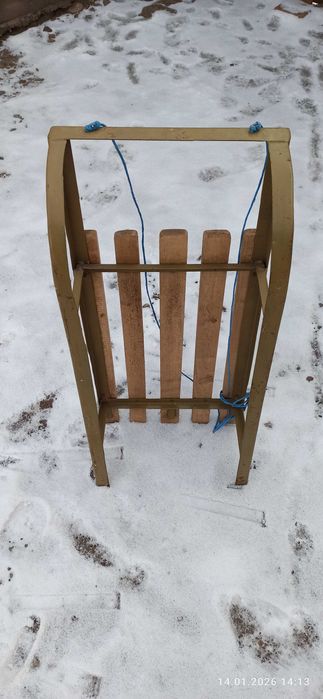 Продам санки,одежда на собаку(L),сумки разные