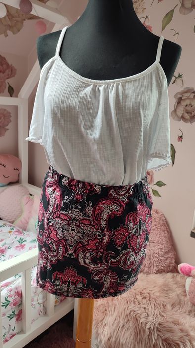 Spódnica mini dopasowana M