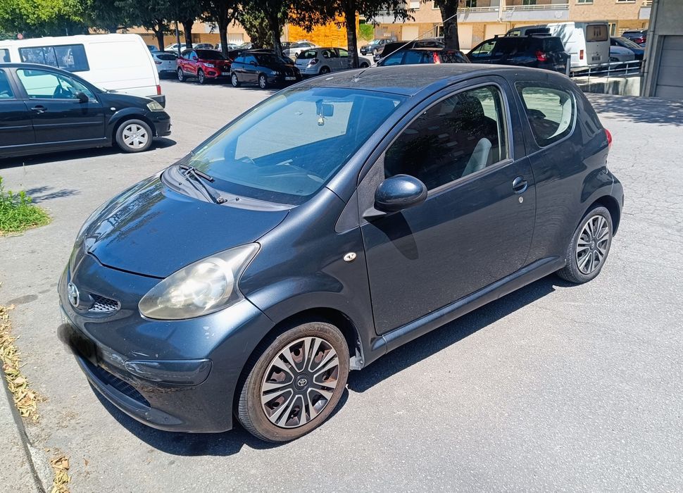 Toyota Aygo 1.0 a gasolina de 2006
Com 122 mil quilómetros 
Revisão feita até