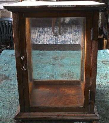 Restaurador de móveis antigos