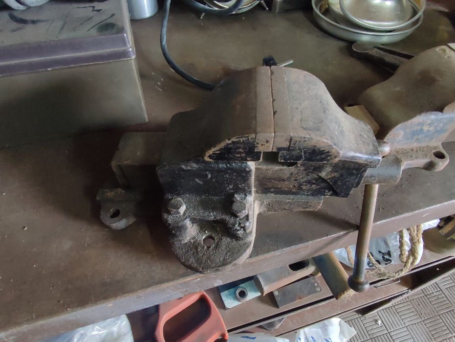 Продам Тиски маленькие