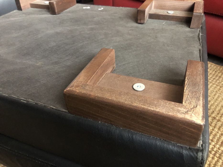 Pouf em pele da Divani & Divani