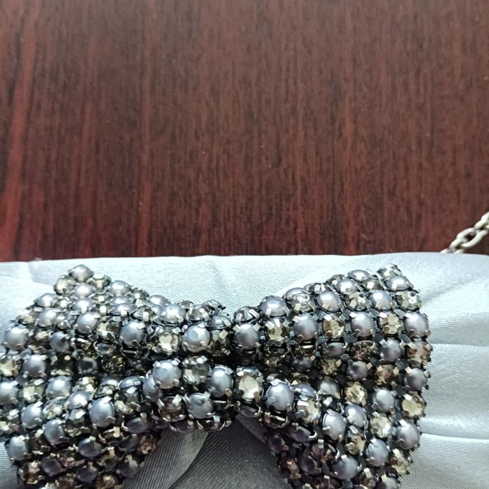 86. Torebka/kopertówka damska na łańcuszku