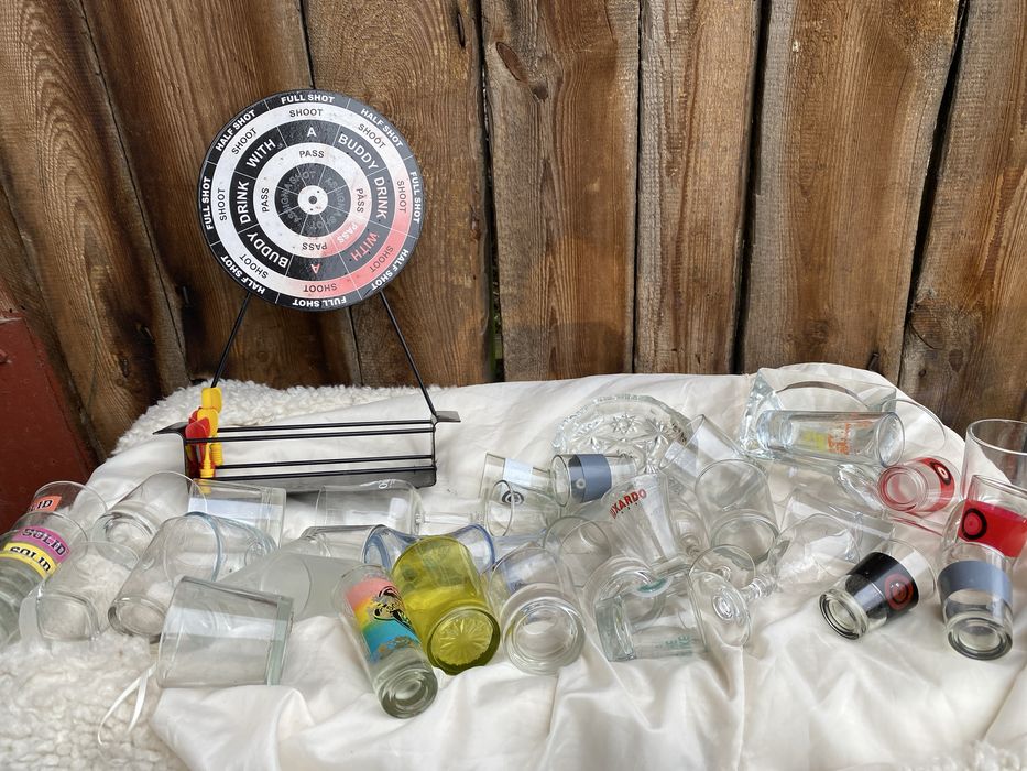 30 kieliszków tarcza na magnes ze strzalkami i dwie popielniczki