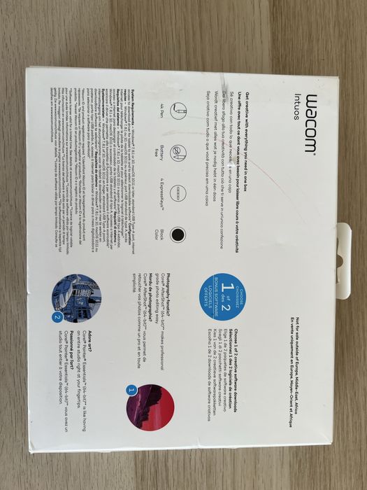 Wacom Intuos graphic tablet for design or photo editing64283923164289122