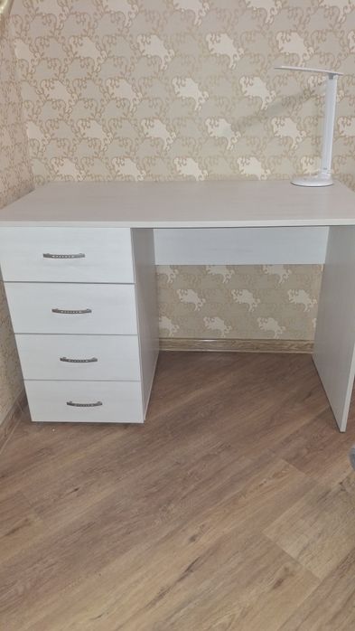 Продам письменный стол 2500