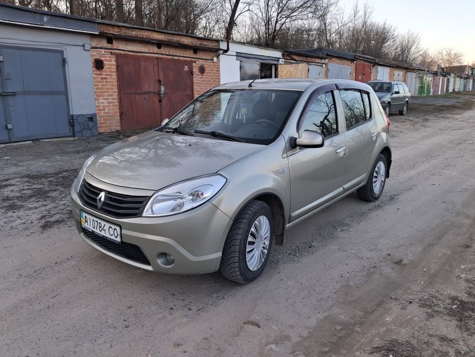 Продам гарне Рено сандеро (без вкладень)