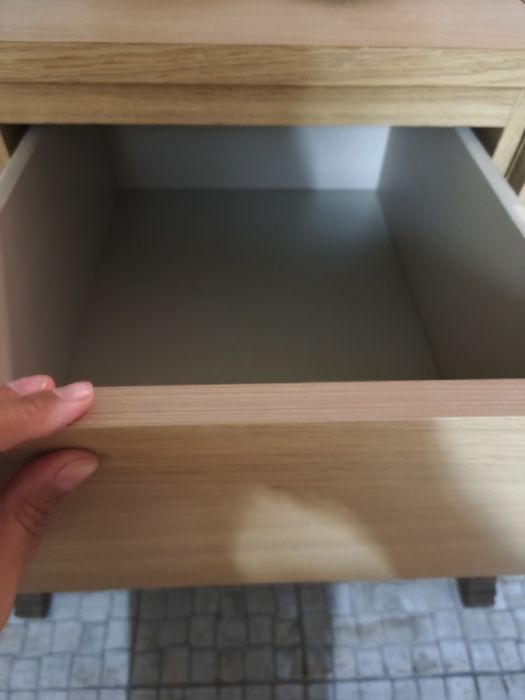 Mesa de cabeceira malm