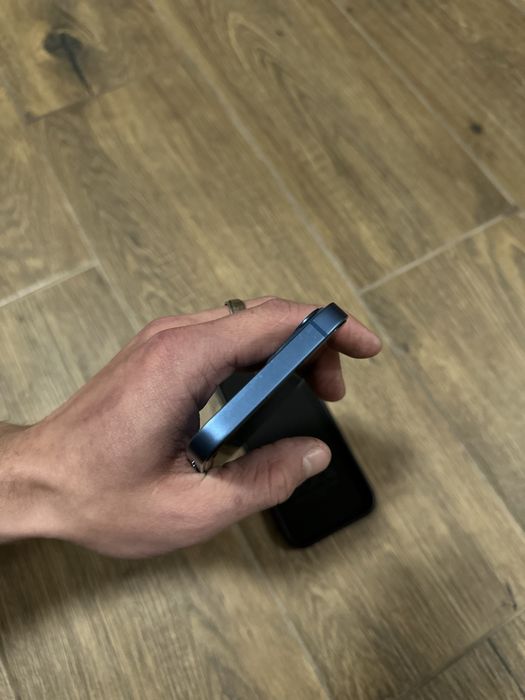 Продам срочно iPhone 13/128 стан ідеальний