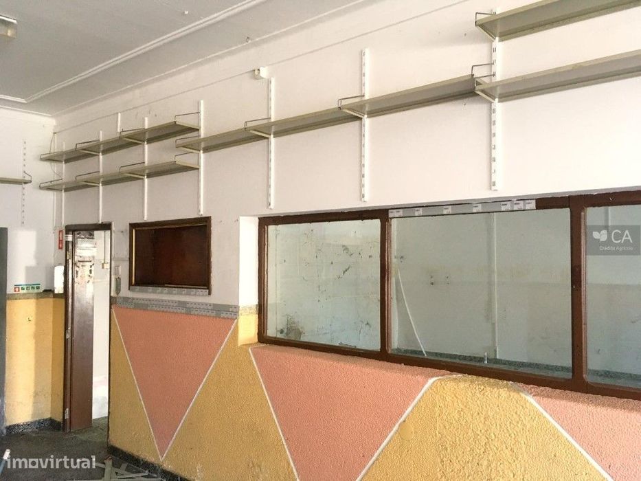 Loja para venda com 330m², situada em Cunheira, concelho de Alter d...