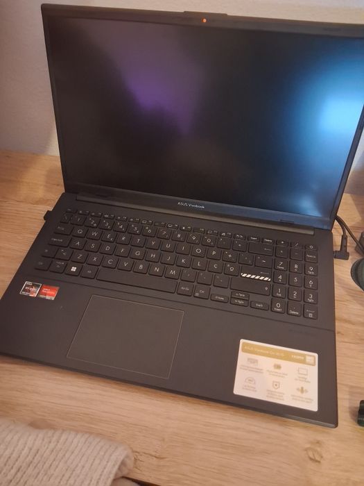 Computador portátil Asus Vivobook