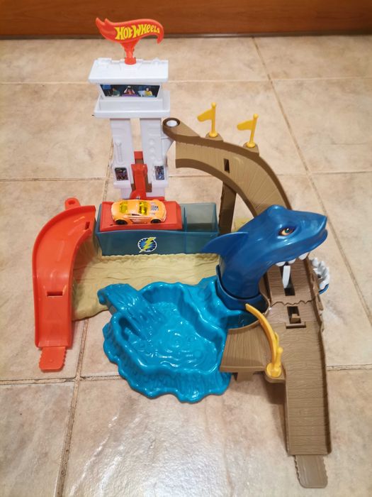 Трек Hot Wheels Охота на акулу