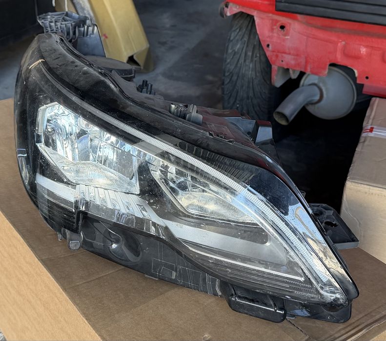 Farol direito Peugeot 3008