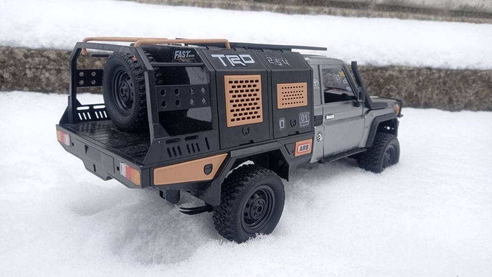 Продам машинку MN82S 1/12  Toyota land cruiser silver crauler джип rc