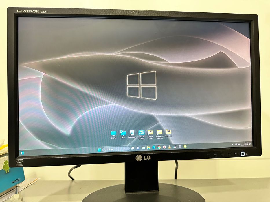 Vendo monitor LG Flatron E2211