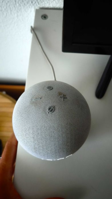 Alexa 4.ª Geração com Relógio