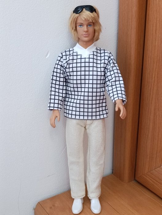 Modny komplet dla lalki Kena.