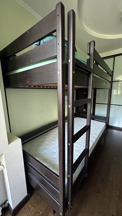 Двухъярусная деревянная кровать венге