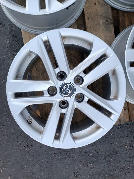 Alufelgi 16 Toyota Corolla XII 5x114,3 Suzuki Swace TPMS ET40