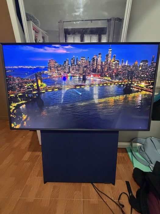 TV Samsung The Sero 43” QLED 4K – Ecrã Rotativo | 60W 4.1CH