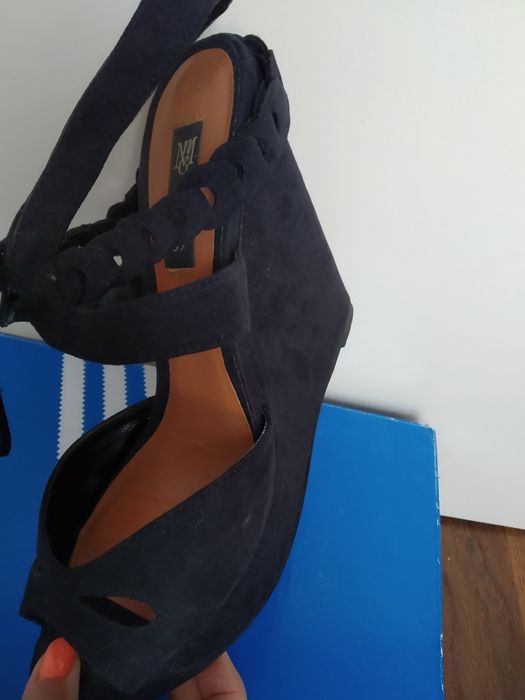 Гарне взуття на платформі