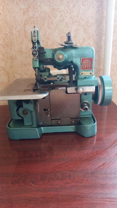 Оверлок тринитковий промисловий SKIONGO 611-20 з електроприводом