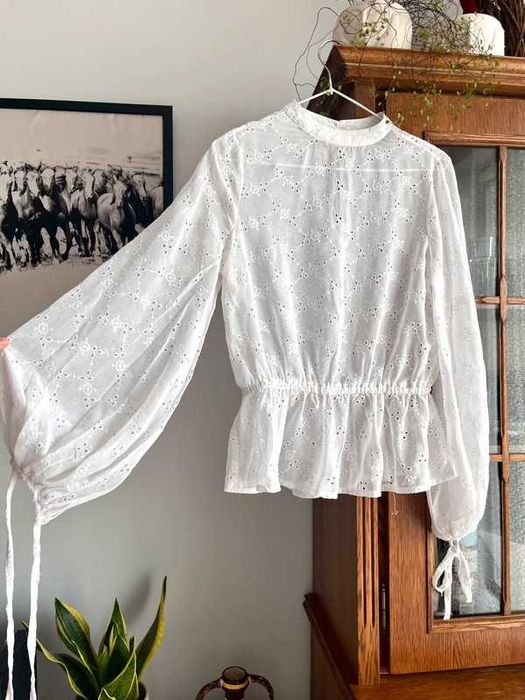 Biała ażurowa bluzka długie rękawy baskinka przejrzysta vintage rustic