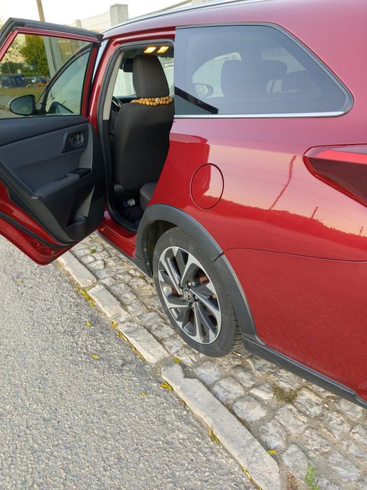 TOYOTA AURIS 2018 (Completo) — photo 4