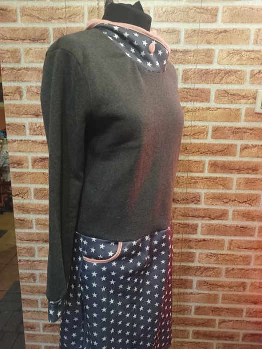 Dzianinowa sukienka na polarku.