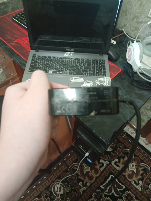 Ноутбук asus X550CC i3-3220 gt720 8 оперативної пам'яті  ddr3