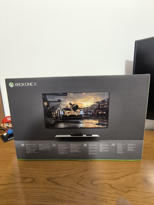 Xbox One X (com caixa)