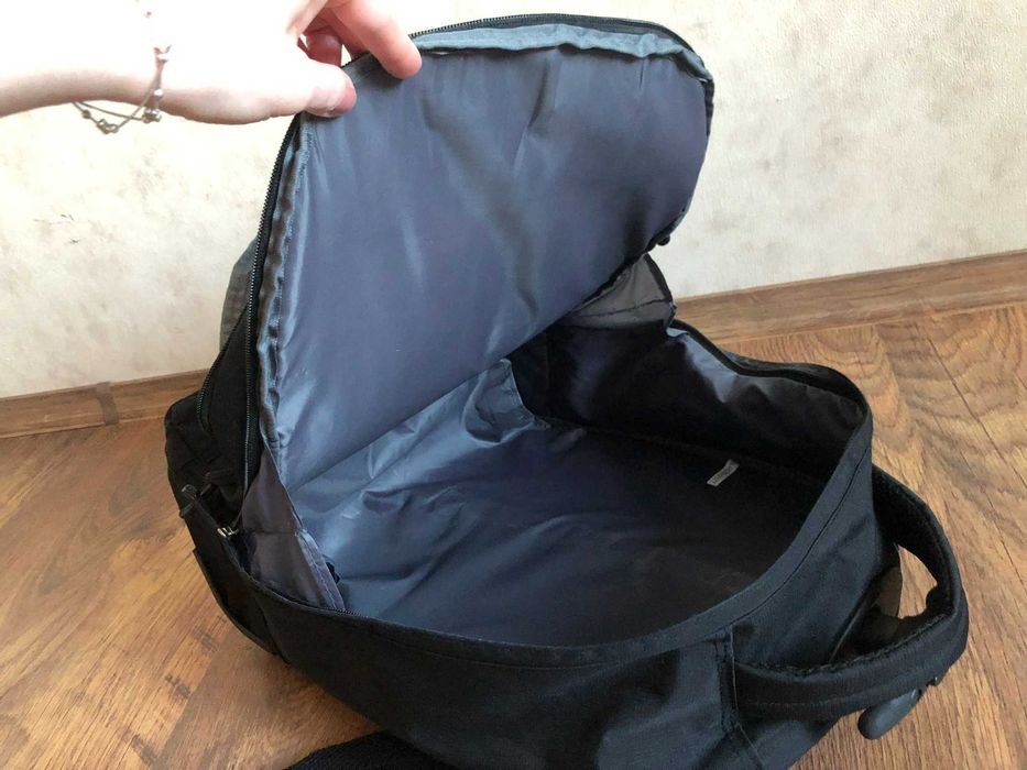 Большой рюкзак чемодан на колесах Cockpit для путешествий и поездок