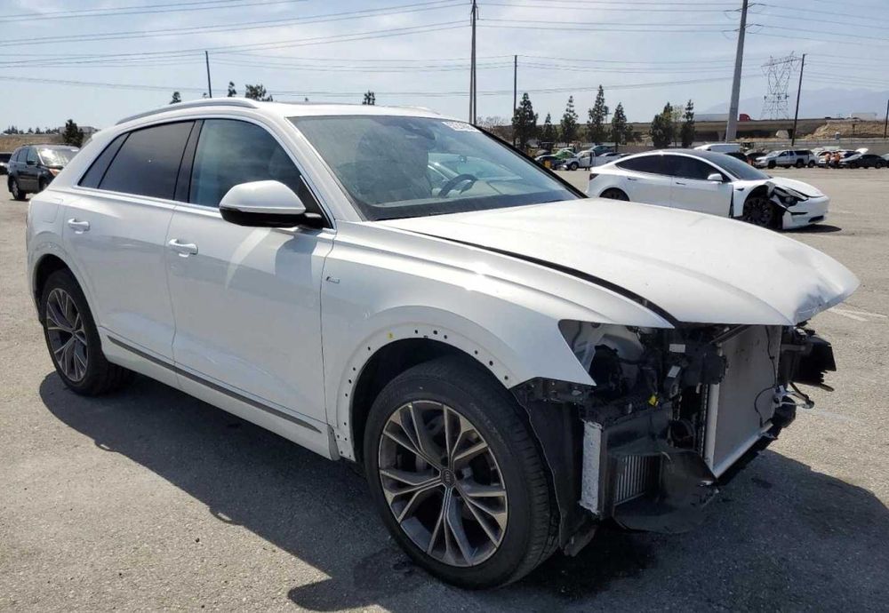 Кришка багажніка Audi Q8 запчастини ауді ку8 запчасти