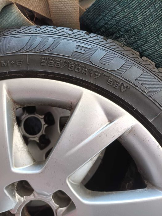 Pneus Audi A5 225 50R17 98V com muito piso