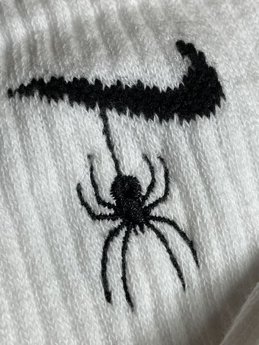 Skarpetki nike zdobione haftem maszynowym
