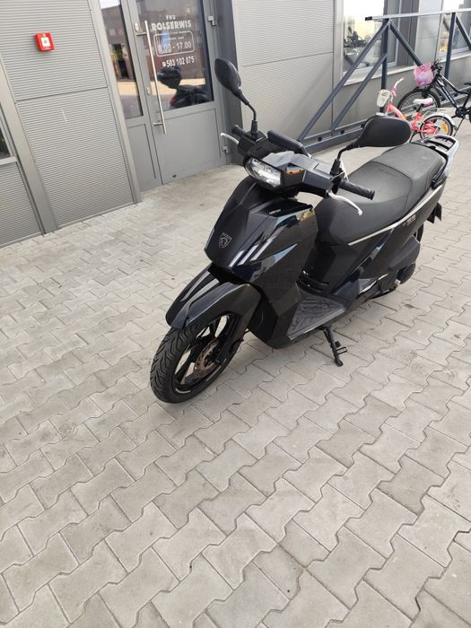 Peugeot tweet 125 rok 2023