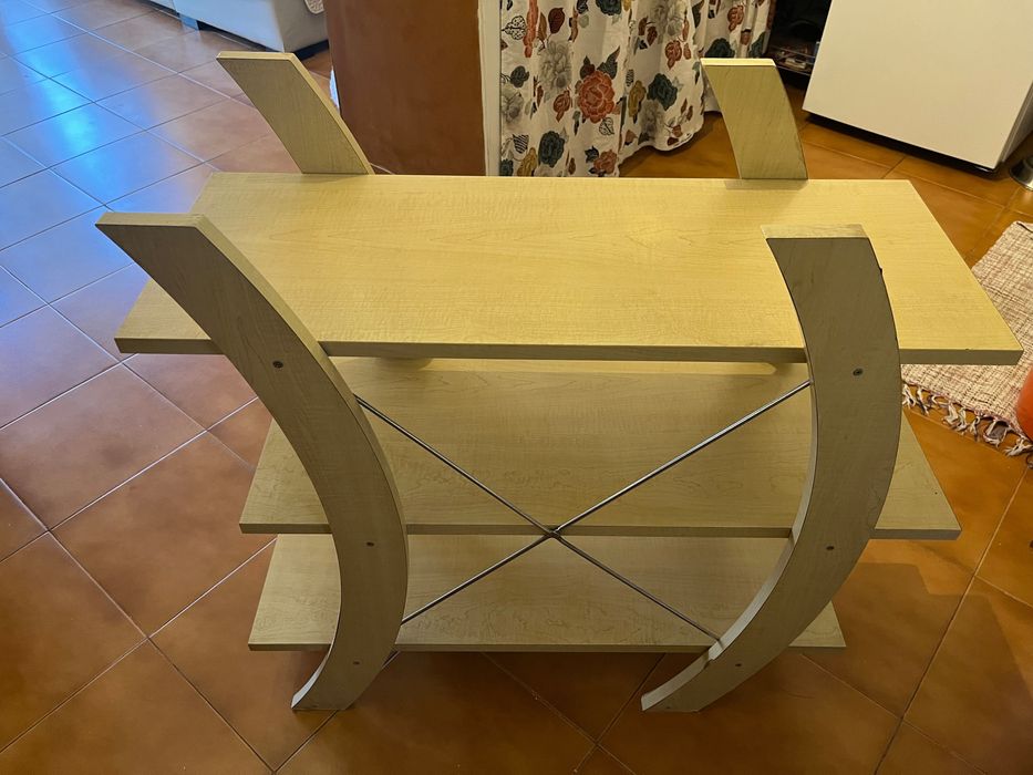 Móvel de prateleiras