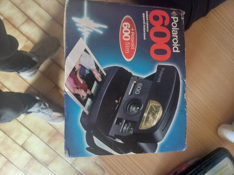 Polaroid 600 Clássica - Testada e Pronta para Capturar Momentos!